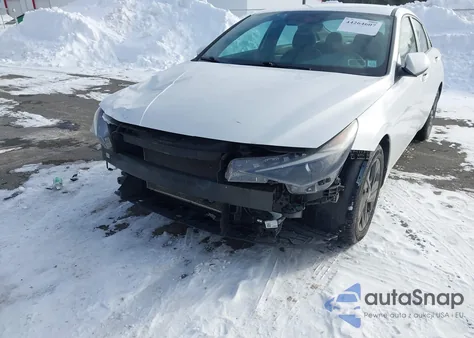 2023 Hyundai Elantra Sel z USA, uszkodzony, nr VIN 5NPLM4AG4PH104640